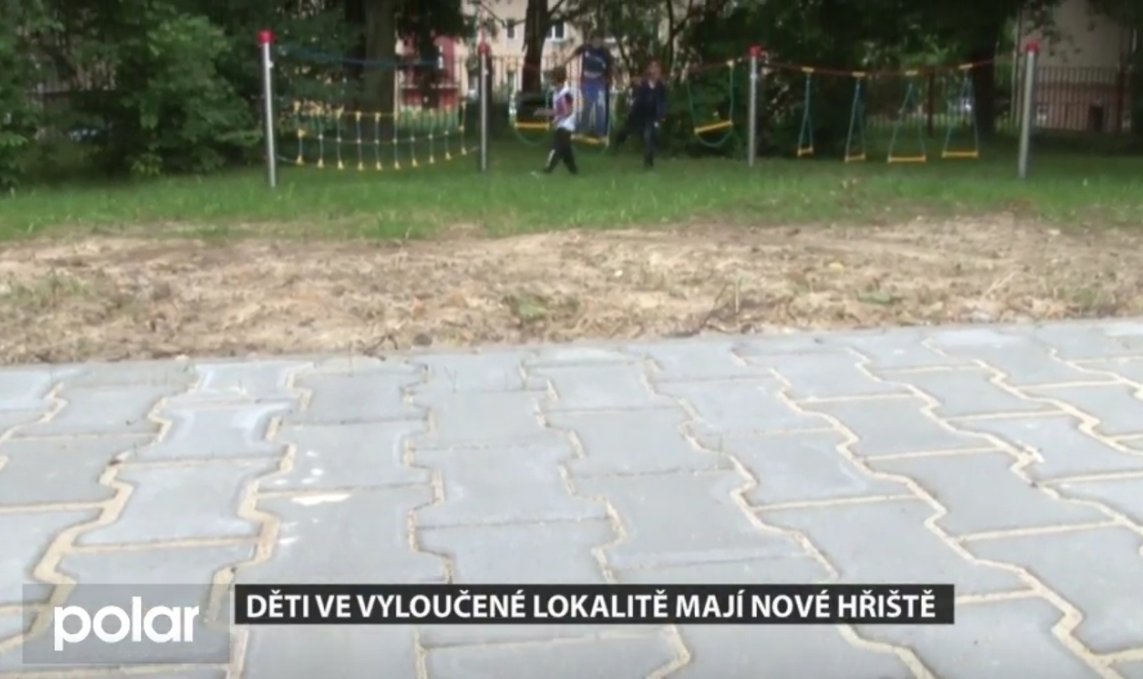 Děti ve vyloučené lokalitě mají nové hřiště