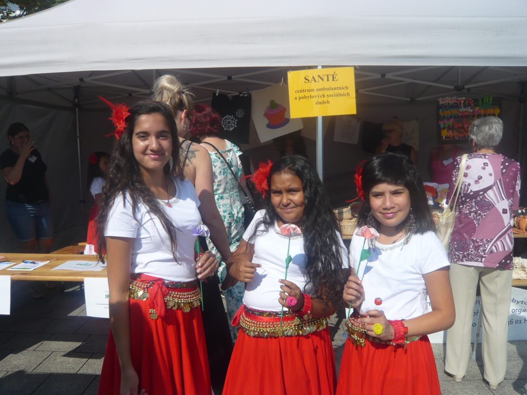 Romské tánce na Dni sociálních služeb